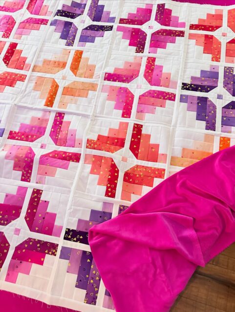 I’m still not over these colors.
This is the Rough Cut Diamonds quilt top in I Heart Ombré by @vchristenson @modafabrics and it might be my favorite version I’ve made so far. 

#quilttop #modernquilting #vandcoombre #quiltpattern #quiltersofinstagram