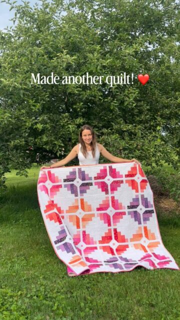 I can’t explain it but turning a pile of fabric into something pretty fixes my mood every. single. time.

Comment if you agree! ❤️

Pattern:Rough Cut Diamonds
Fabric: Jelly roll I Heart Ombré @kaymariequiltco @modafabrics @vchristenson 

#quiltlove #quiltpattern #quilted #quiltersgonnaquilt #quiltfun