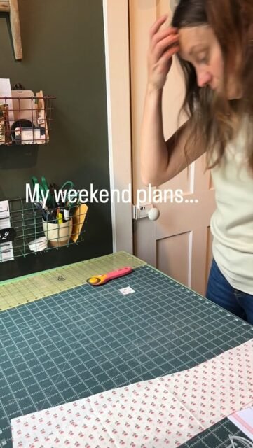 So many plans.. so little time. 

I have so many good intentions this weekend… new projects to start, Christmas gifts to work on, books to read, bindings to attach, gardening to wrap up, and quilt photos to take. Let’s see how many I accomplish. 

Tell me, what’s on your weekend agenda? 

#quilter