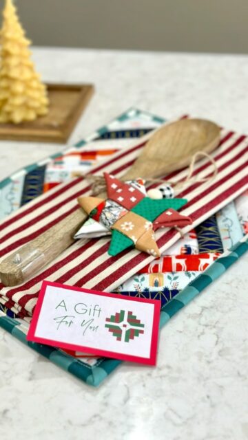 If you’re looking for a last minute handmade gift.

My casserole sized hot pad pattern whips up quickly! 

Link in bio.

#christmasgiftideas #handmadechristmas #quiltychristmas
