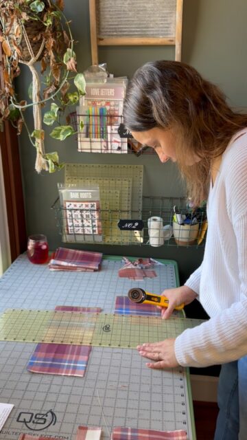 New week. New quilt! Watch me cut into these gorgeous fableism wovens, and turn them into a Bare Roots quilt. 

@fableism #barerootsquilt #quiltpattern #quiltfabric #quiltingismytherapy #quiltersgonnaquilt